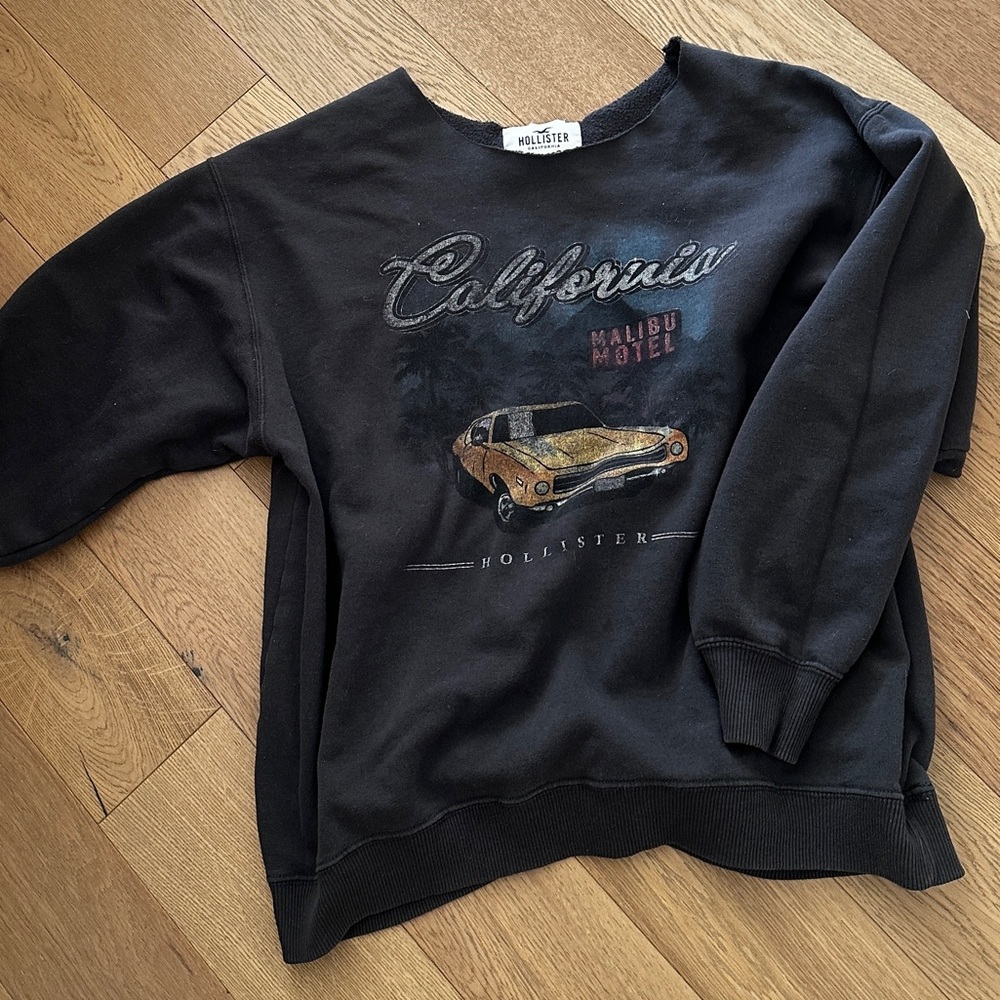 Hollister California sweatshirt scoop neck M